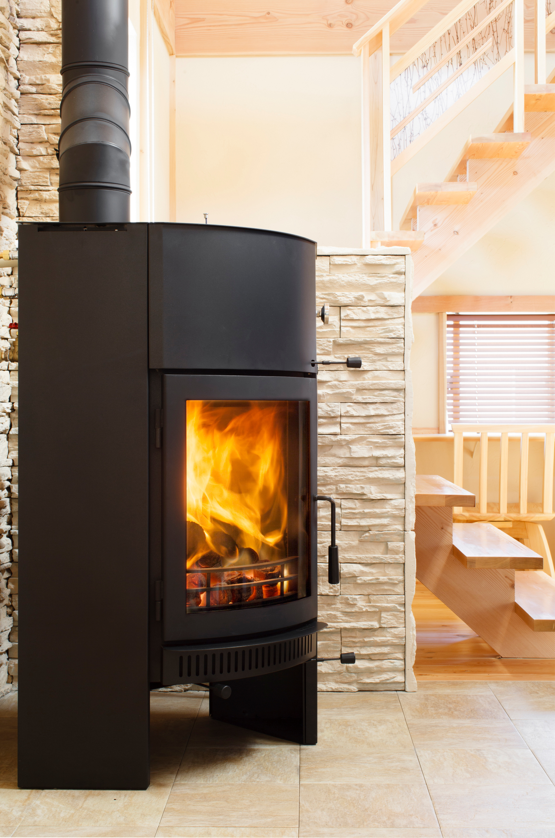 「暖炉と薪ストーブ」 家づくりコラム【夢ハウス】